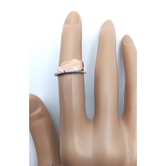 Vintage Shell Pinkie Ring Feather Shape Size 5 - Picture 2 of 5